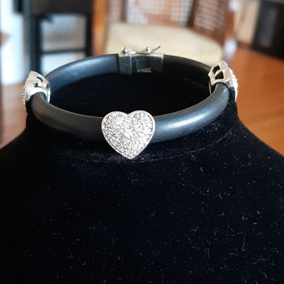 NEW Black bangle bracelet with hearts - Picture 1 of 4